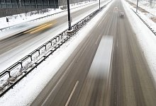 Weitgehend freie Fahrt auf den Fernstra&szlig;en - Foto: Ralf Hirschberger/dpa-Zentralbild/dpa-tmn