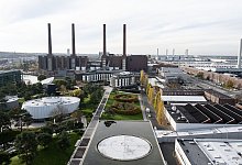 Blick auf das Werksgel&auml;nde von Volkswagen. Bei der neuen Fabrik f&uuml;r das k&uuml;nftig zentrale VW-Modell Trinity im Gro&szlig;raum Wolfsburg zeichnet sich ein Standort unmittelbar am Stammwerk ab. - Swen Pf&ouml;rtner/dpa