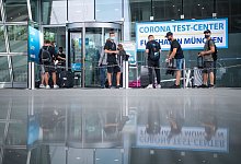 Corona Test-Center am Flughafen M&uuml;nchen - Foto: Lino Mirgeler/dpa