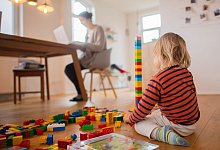 Kinderbetreuung in der Pandemie - Foto: Julian Stratenschulte/dpa/dpa-tmn