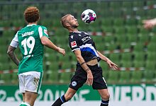 Souver&auml;n: Mike van der Hoorn wusste in seinen bisherigen drei Bundesliga-Spielen f&uuml;r Arminia Bielefeld zu &uuml;berzeugen. Von seiner Ruhe und Abgekl&auml;rtheit, seinem Zweikampfverhalten und Passspiel profitieren auch seine Nebenleute. Foto: Imago Images - imago images/Noah Wedel
