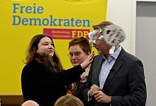 Lindner bei Auftritt mit Schaum beworfen - Stefan Sauer/dpa