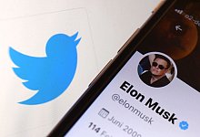 Elon Musk wollte die Nachrichten-Plattform Twitter eigentlich kaufen. - Karl-Josef Hildenbrand/dpa