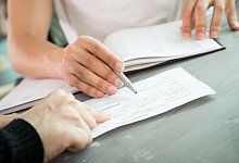 Ein Urlaubsantrag wird begr&uuml;ndet - Christin Klose/dpa-tmn