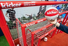 kicker - Daniel Karmann/dpa