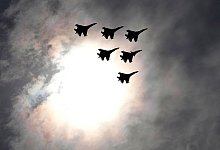 Russische Kampfjets. - Dmitri Lovetsky/AP/dpa