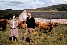 K&ouml;nigin Elizabeth II. und Prinz Philip feiern in Schottland Silberhochzeit. - Pa/PA Wire/dpa