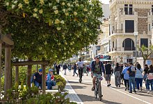 Französischer Badeort verbietet nackte Oberkörper in Straßen - -/Stadtverwaltung Les Sables-d\\\'Olonne/dpa