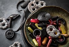 Eine Auswahl von Lakritzs&uuml;&szlig;igkeiten - Christin Klose/dpa-tmn/dpa