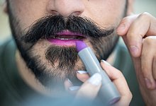 Lippenstift für Männer - Hannes P. Albert/dpa