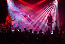 Pariser Band &bdquo;Je Taime&ldquo; - Raphael Bartling