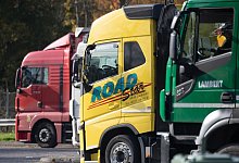 Beim Mangel an Lkw-Fahrern in Deutschland droht sich die Situation nach Einschätzung aus der Branche immer weiter zuzuspitzen. - Boris Roessler/dpa