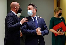 Xavier Bettel (r) und Charles Michel - Foto: Olivier Matthys/Pool AP/dpa