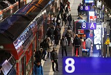 Deutschlandticket soll auch nach 2025 bleiben - Lando Hass/dpa