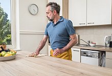 Mann bei der Hausarbeit - Christin Klose/dpa-tmn