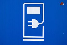 Ladesäulensymbol - Sven Hoppe/dpa