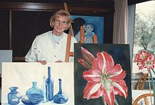 oeynhausen001april-1998-doris-o-mit-amaryllis-bild - 1 - Fotorechte: Ariane Oeynhausen