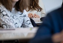 Sch&uuml;lerinnen - Marijan Murat/dpa/Symbolbild