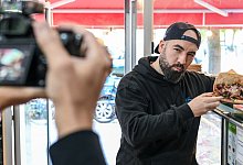 Berliner testet alle U-Bahn-Döner - Jens Kalaene/dpa