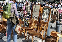 Flohmarktbesucher - Mascha Brichta/dpa Themendienst/dpa