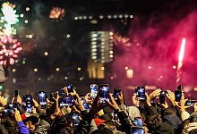 Silvester - Smartphone - Christoph Reichwein/dpa