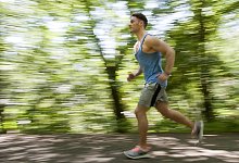 Joggen mit Fitnesstracker - Foto: Klaus-Dietmar Gabbert/dpa-tmn