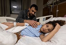 Erdbeben T&uuml;rkei - Vater und Tochter - Boris Roessler/dpa