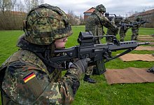 Grundausbildung bei der Bundeswehr. (Archivbild) - Stefan Sauer/dpa