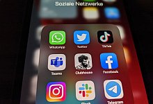 Die Logos der Social-Media-Plattformen und Messenger-Diensten auf einem Smartphone. - Christoph Dernbach/dpa