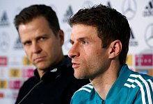 Oliver Bierhoff und Thomas Müller - Ina Fassbender/dpa