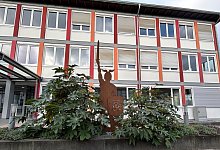 hermann-vor-dem-lugder-rathaus - 1 - Stadt Lügde