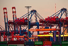 Containerterminal - Christian Charisius/dpa