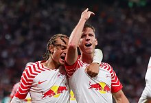 Xavi Simons (l) und Dani Olmo - Jan Woitas/dpa