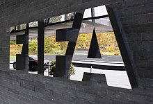 Der Fu&szlig;ball-Weltverband FIFA und die UEFA sperren Russland von ihren Wettbewerben aus. - Ennio Leanza/KEYSTONE/epa/dpa