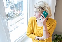 Smartphone am Festnetz - Foto: Christin Klose/dpa-tmn