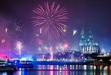 Feuerwerk - Foto: Christophe Gateau/dpa