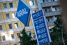 Nur wenige Tage nach der steuerlichen Senkung der Benzinpreise sind vielerorts die Preise wieder deutlich angestiegen. - Paul Zinken/dpa