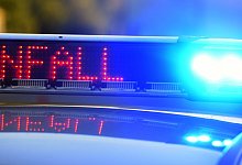 Symbolbild - Polizei sichert Unfallstelle - Stefan Puchner/dpa