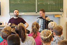 Mit Drehleier und Akkordeon - Nadine Uphoff