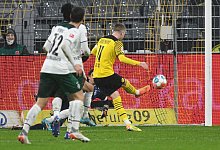 BVB-Kapit&auml;n Marco Reus (r) traf zum 1:0. - Bernd Thissen/dpa