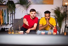 Superbowl, dann super m&uuml;de? - Darauf achten bei Schlafentzug - Studio Marmellata/Westend61/dpa