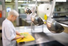 Ausbildung in der Gastronomie - Sebastian Gollnow/dpa