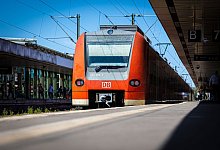 Bahnverkehr - Foto: Moritz Frankenberg/dpa