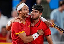 Rafael Nadal und Carlos Alcaraz - Manu Fernandez/AP/dpa