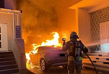 E-Auto brennt in Lage - Freiwillige Feuerwehr Lage