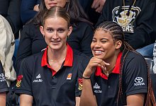 Leonie Fiebich und Nyara Sabally - David Inderlied/dpa