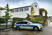 Polizei vor Synagoge - Barbara Franke