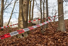 Mögliche RAF-Hinterlassenschaften im Wald entdeckt - Foto: Axel Heimken/dpa