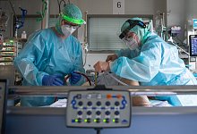 Corona-Intensivstation - Foto: Boris Roessler/dpa