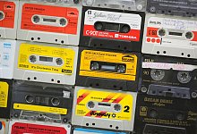 Musikkassetten liegen im Büro eines Musik-Labels - Christian Charisius/dpa/dpa-tmn